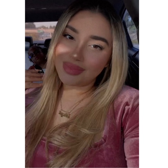 Meet your Posher, Aliza - Picture 1 of 1